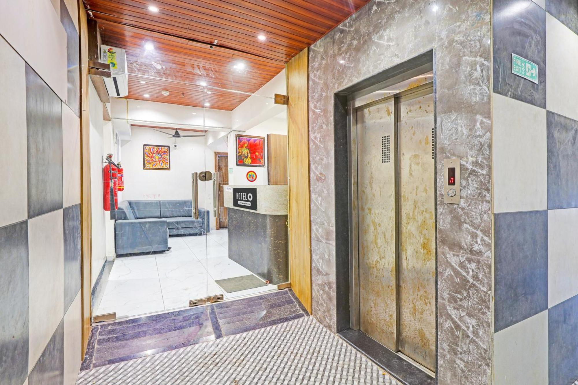 Super Hotel O Althan Formerly Hotel Niraant スーラト エクステリア 写真