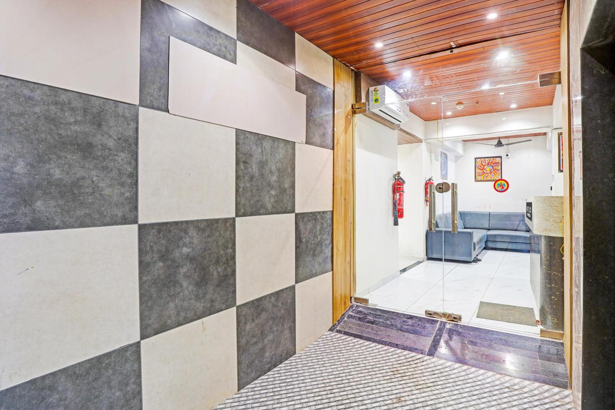 Super Hotel O Althan Formerly Hotel Niraant スーラト エクステリア 写真