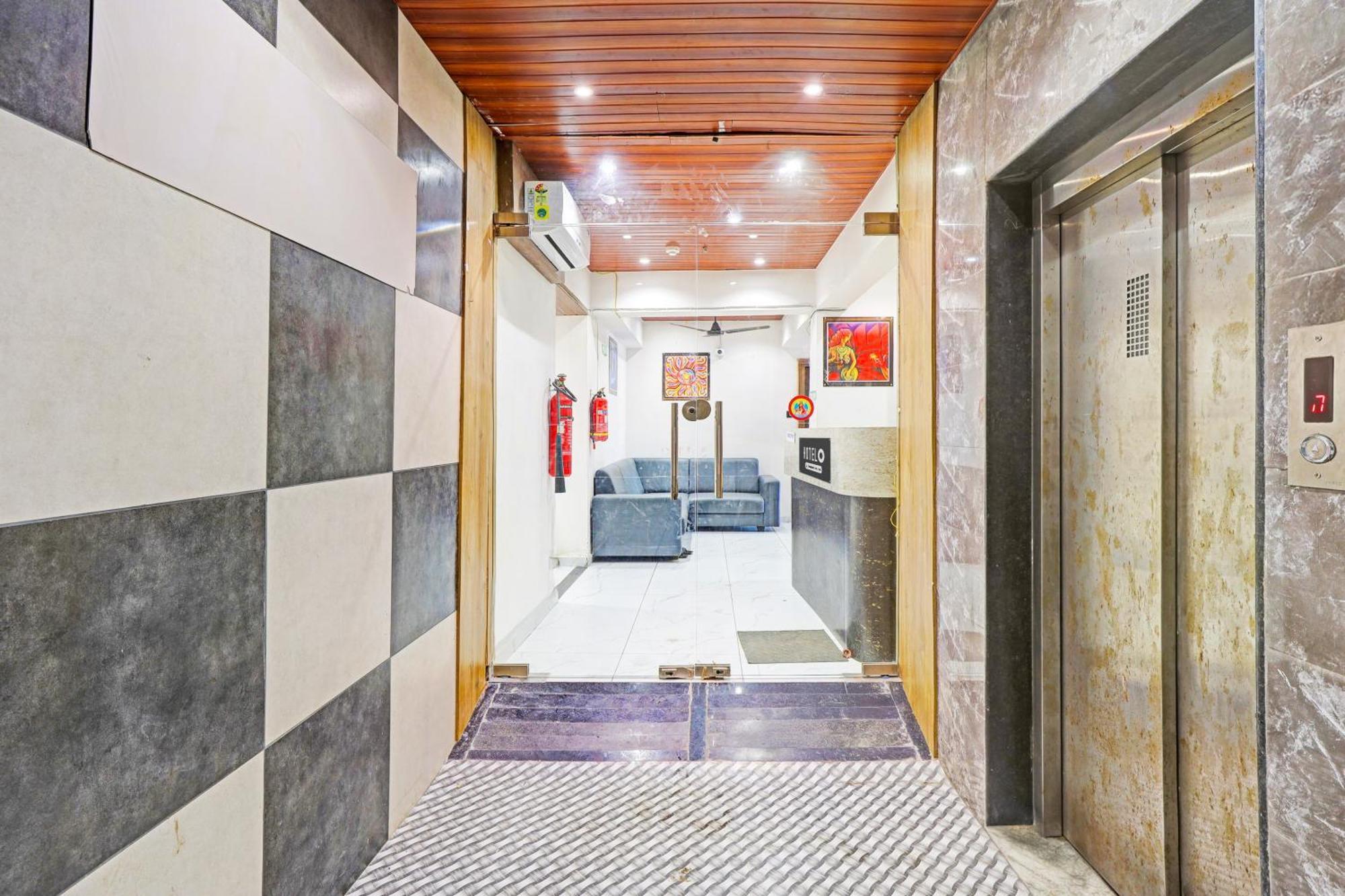 Super Hotel O Althan Formerly Hotel Niraant スーラト エクステリア 写真