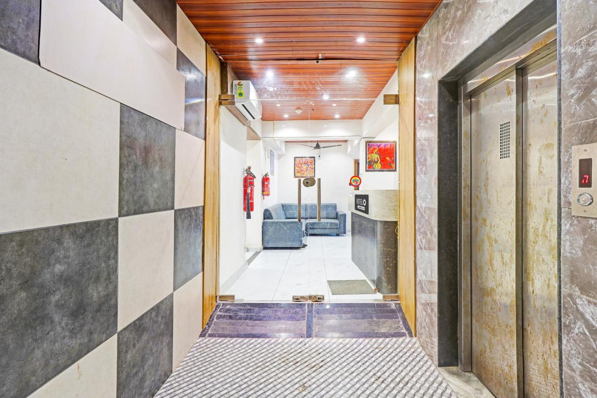 Super Hotel O Althan Formerly Hotel Niraant スーラト エクステリア 写真